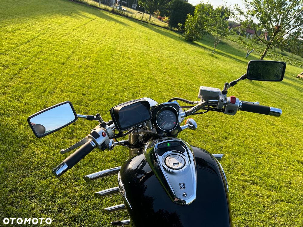 Suzuki Intruder - 3