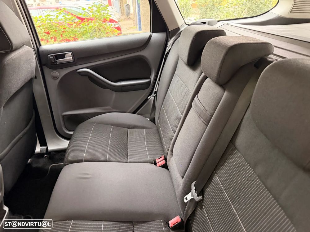 Ford Focus SW 1.6 TDCi Ghia - 15