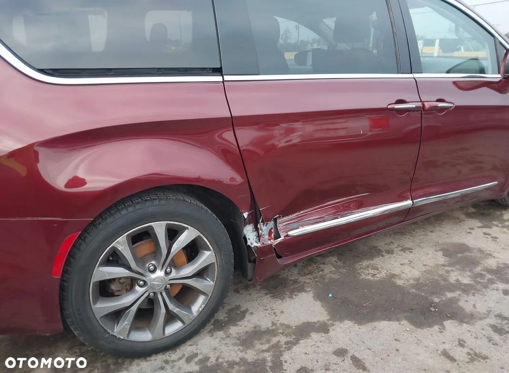 Chrysler Pacifica - 11