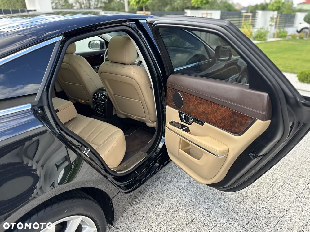 Jaguar XJ 3.0 V6 Premium Luxury - 34
