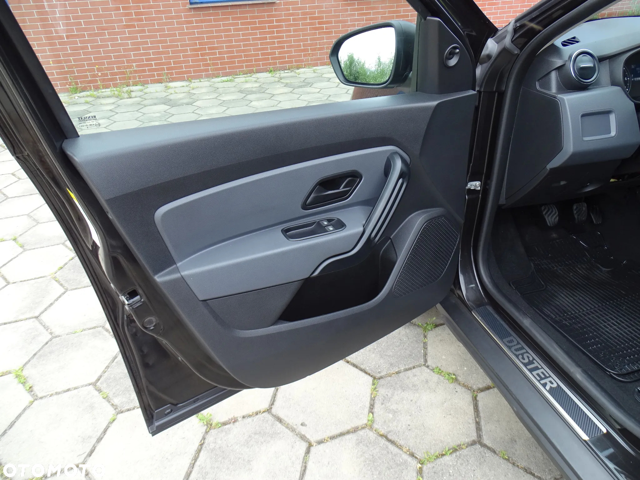 Dacia Duster 1.6 SCe Blackshadow S&S - 17