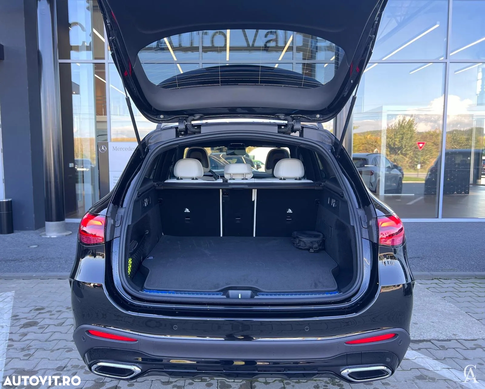 Mercedes-Benz GLC 300 e 4MATIC - 3