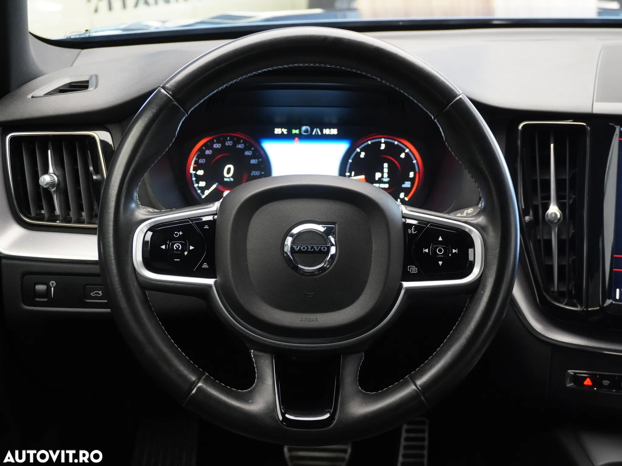 Volvo XC 60 B4 MHEV R-Design - 39