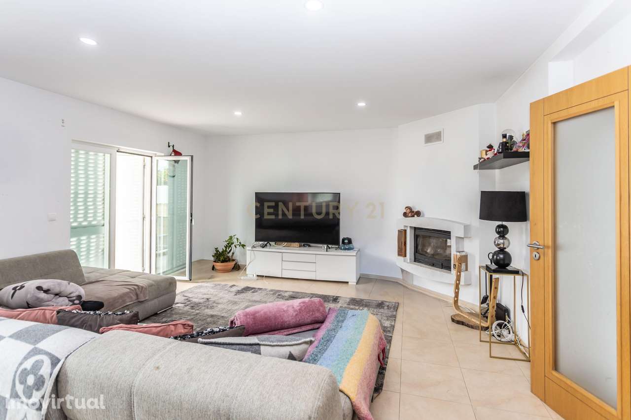 Moradia T3 com Piscina em Fernão Ferro – Conforto e Modernidade num Es - Grande imagem: 3/37