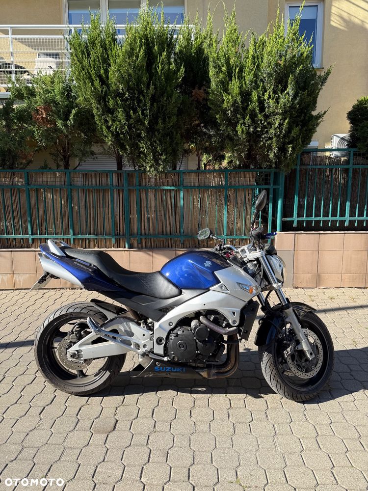 Suzuki GSR - 1