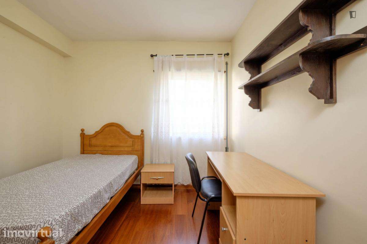 Quarto - localizado em Nogueiras Coimbra - Grande imagem: 2/20