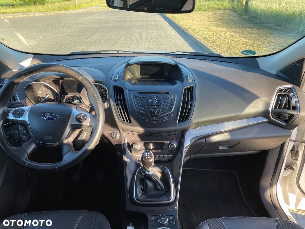 Ford Kuga 1.6 EcoBoost 2x4 Titanium - 17