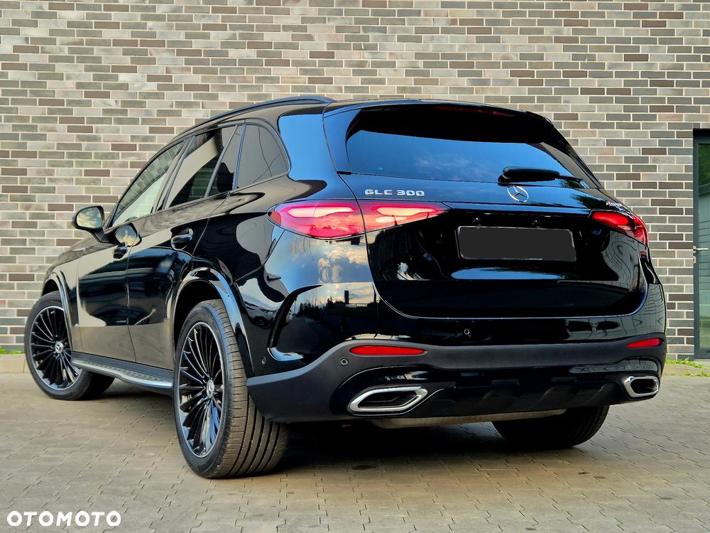 Mercedes-Benz GLC 300 4Matic 9G-TRONIC AMG Line Advanced - 9