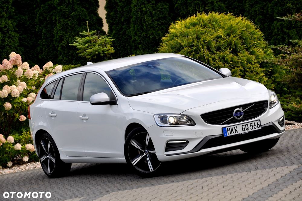 Volvo V60 D4 R-Design - 11