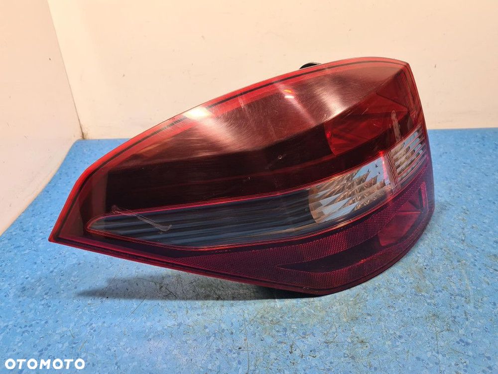 RENAULT LAGUNA III KOMBI LAMPA TYŁ LEWA ZEWNĘTRZNA - 2