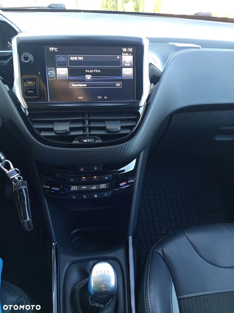 Peugeot 2008 1.6 e-HDi Allure S&S - 14
