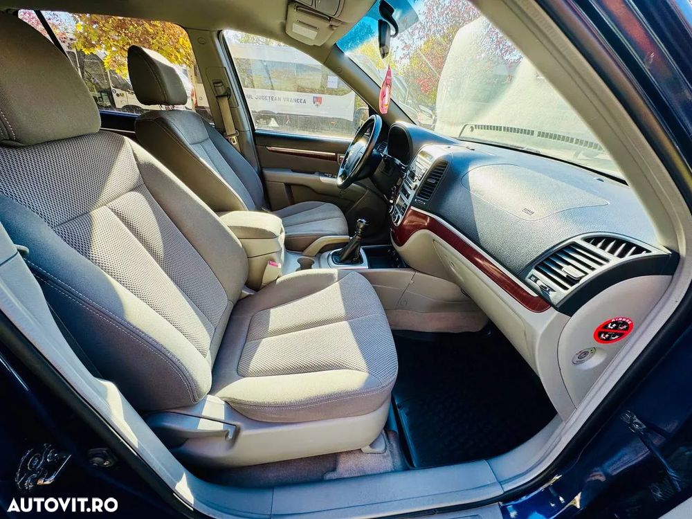 Hyundai Santa Fe 2.2 DSL VGT 5 SEATS 4WD MT STYLE - 12