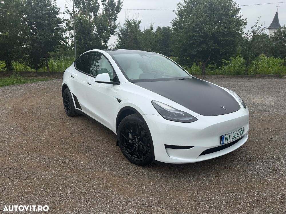 Tesla Model Y - 1