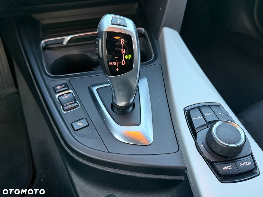 BMW Seria 3 318d Advantage - 23