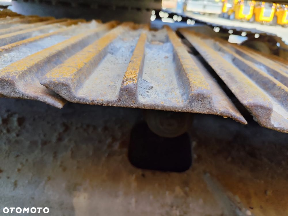 Komatsu PC240LC-11 - 19