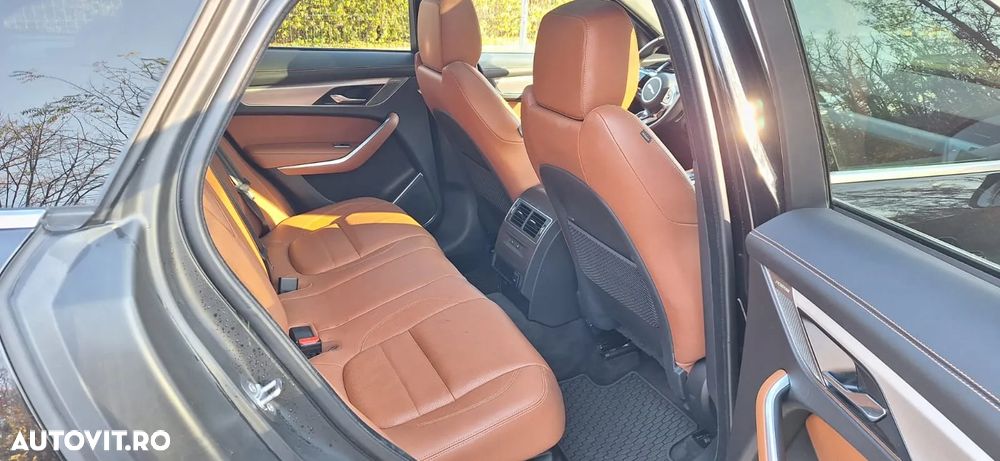 Jaguar F-Pace D200 AWD R-Dynamic SE - 14
