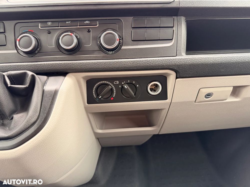 Volkswagen Transporter - 32