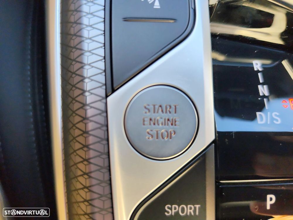 BMW 320 d Pack Desportivo M Pro Auto - 23