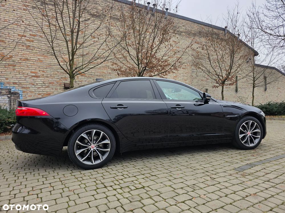 Jaguar XF - 11