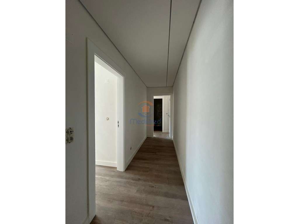 Apartamento T2 com Varanda 17 m2 e BOX | Ramada, Odivelas - Grande imagem: 5/64
