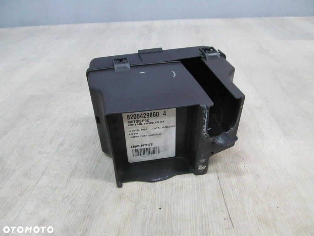 RENAULT ESPACE SKRZYNKA BEZPIECZNIKOW 8200429860 - 2