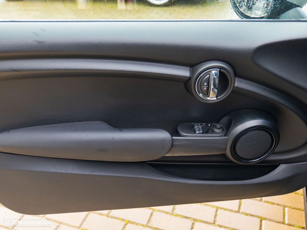 MINI 3 Portas One D - 12