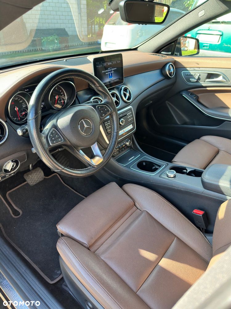 Mercedes-Benz CLA 250 4Matic 7G-DCT AMG Line - 14