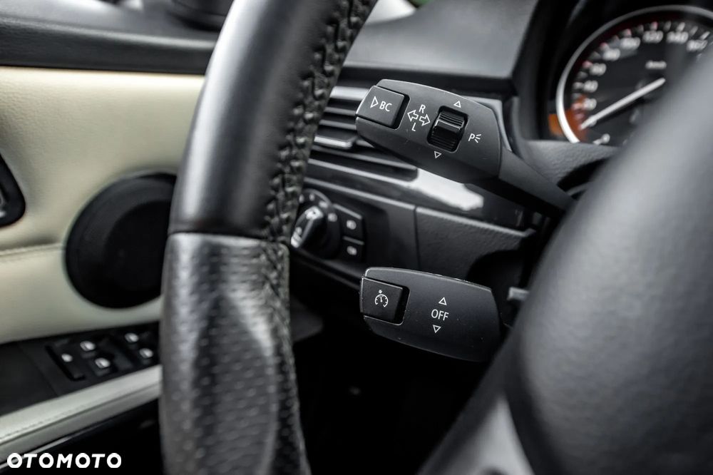 BMW Seria 3 330d xDrive DPF Touring Edition Exclusive - 30