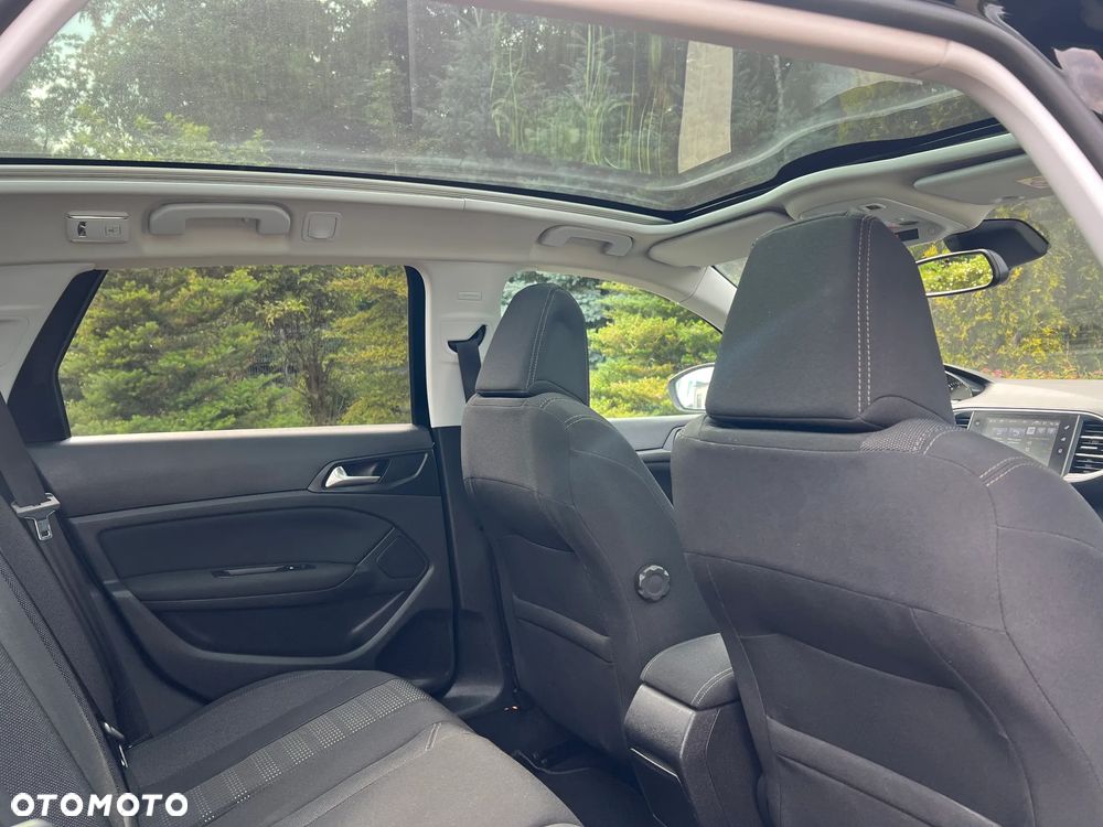 Peugeot 308 SW 1.2 PureTech Allure S&S - 12