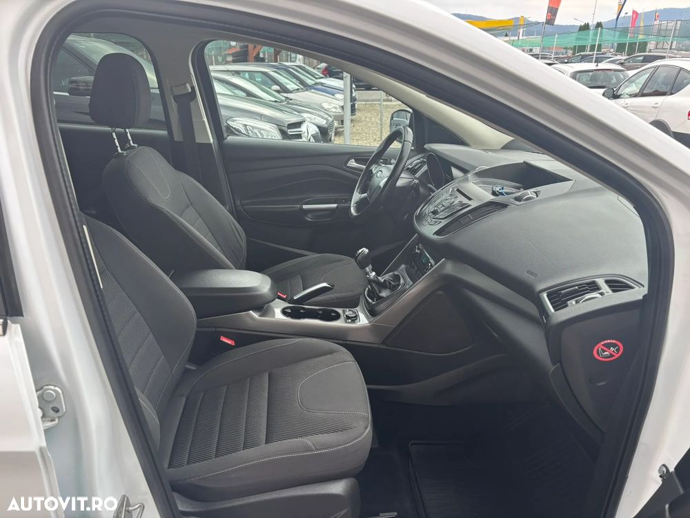Ford Kuga - 17