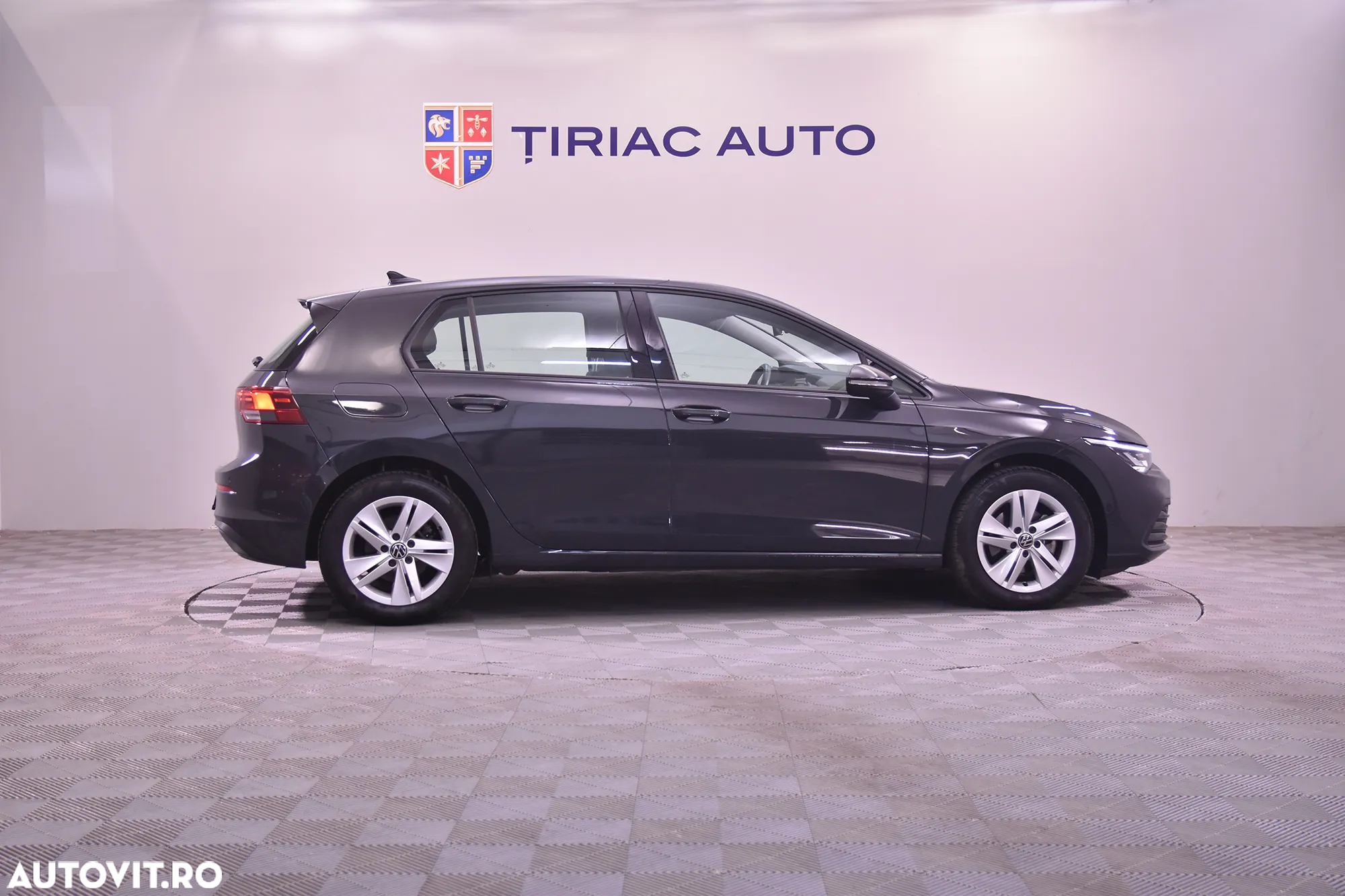 Volkswagen Golf - 6