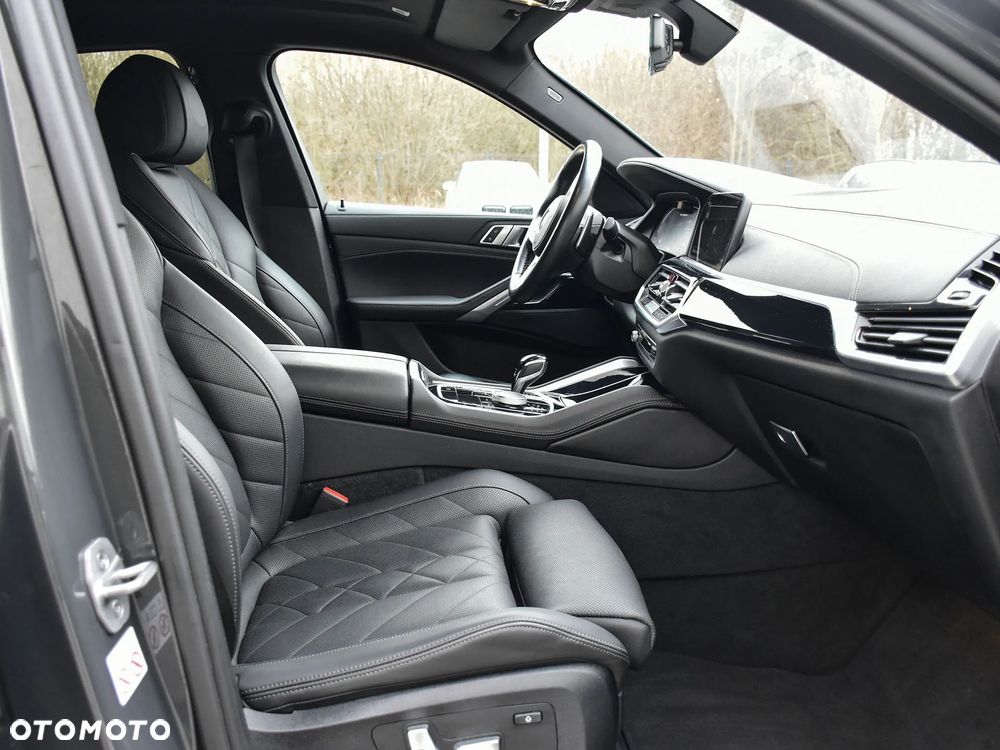 BMW X6 M50i - 12