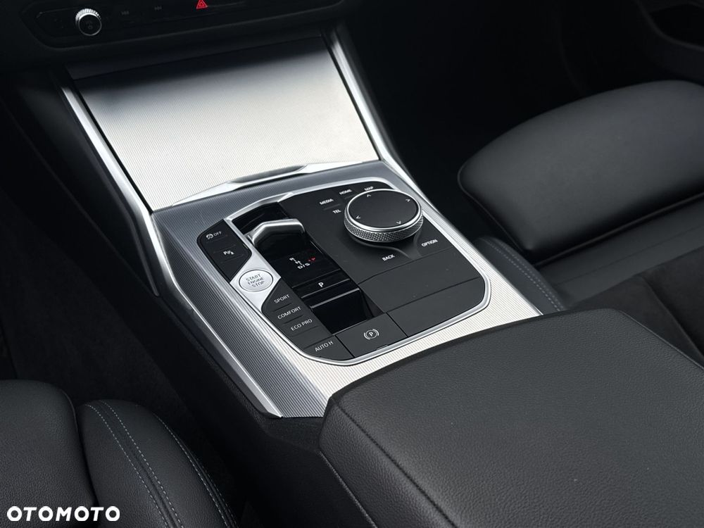 BMW Seria 3 320d xDrive - 17