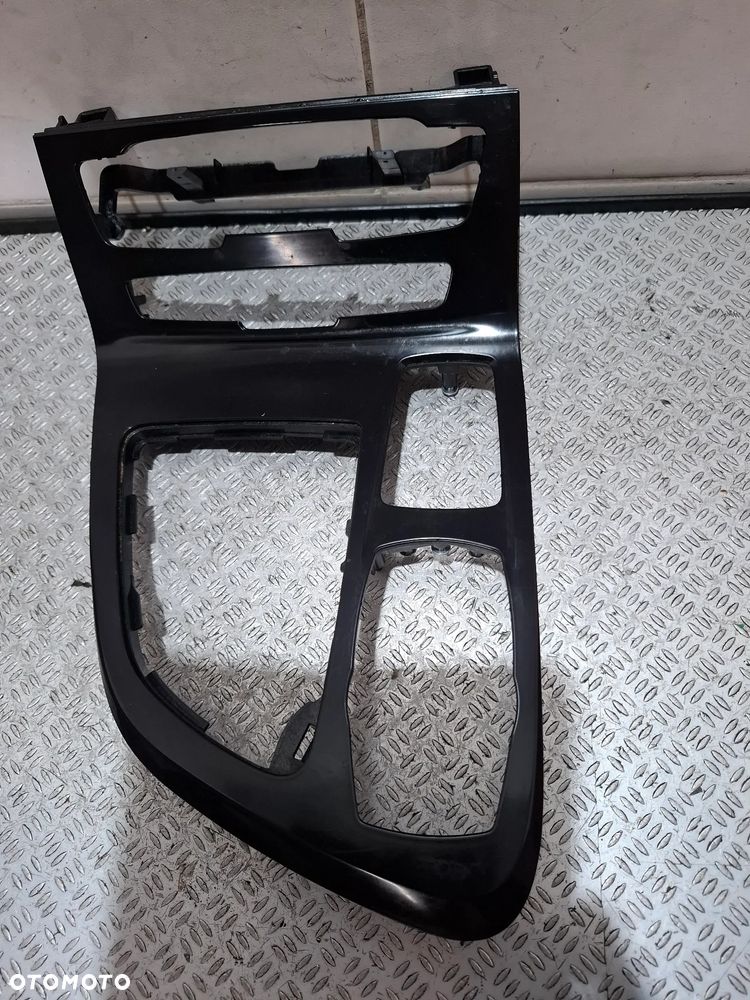 Dekor ramka tunelu BMW 2 F45 2015 rok nr F005921 - 1