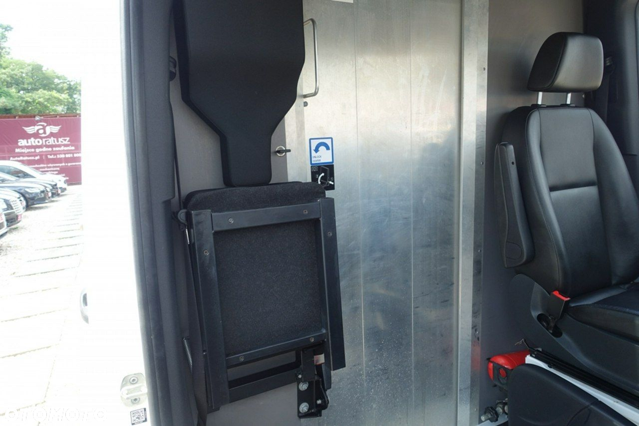 Mercedes-Benz Sprinter - 22