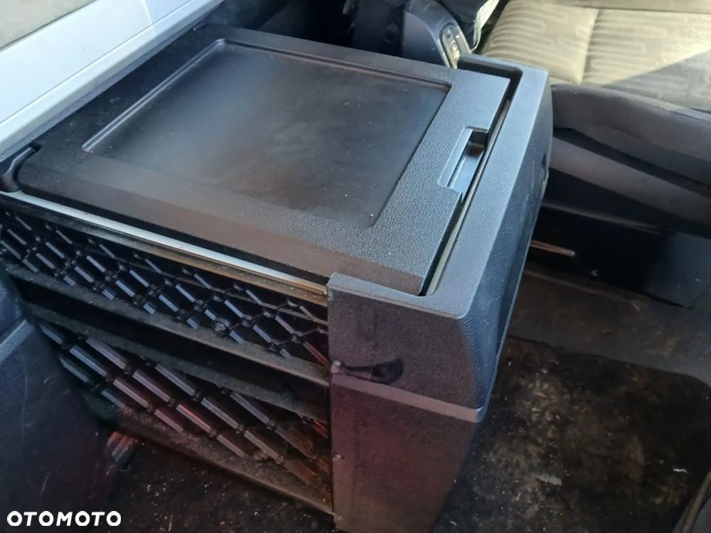 LODÓWKA CHŁODZIARKA MERCEDES BENZ MP4 - 1