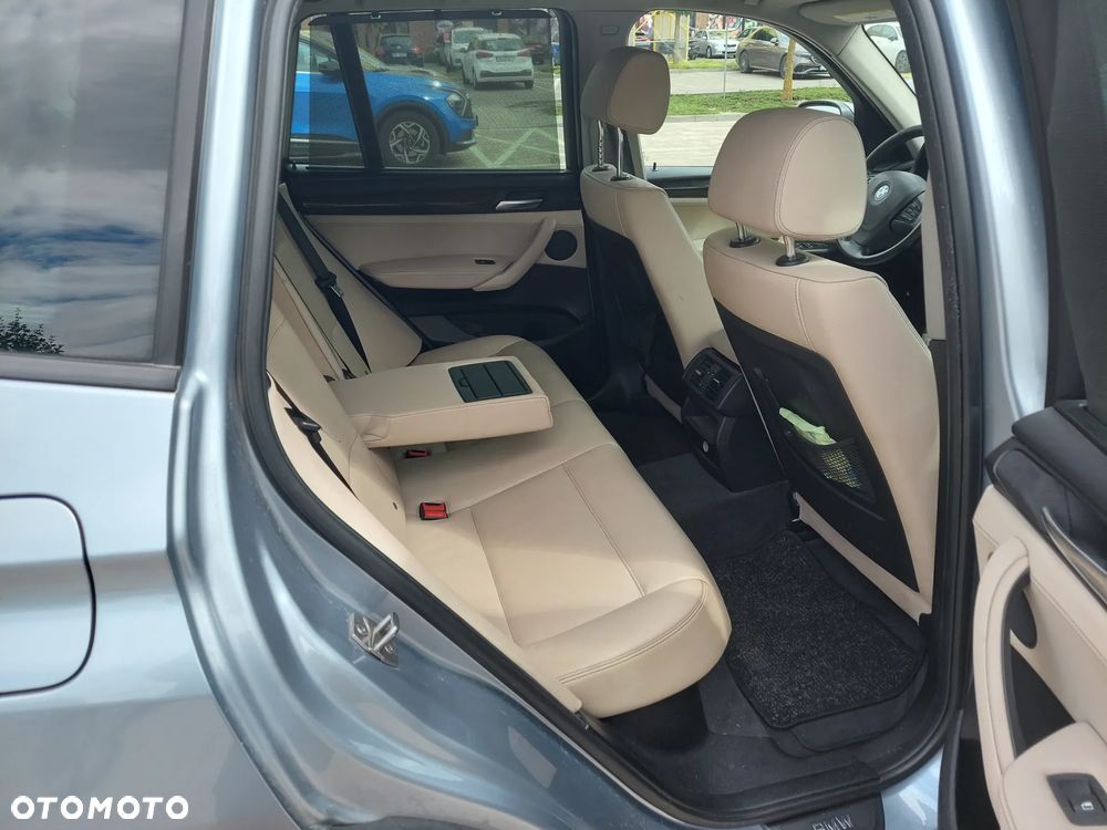 BMW X3 xDrive20i Advantage - 21