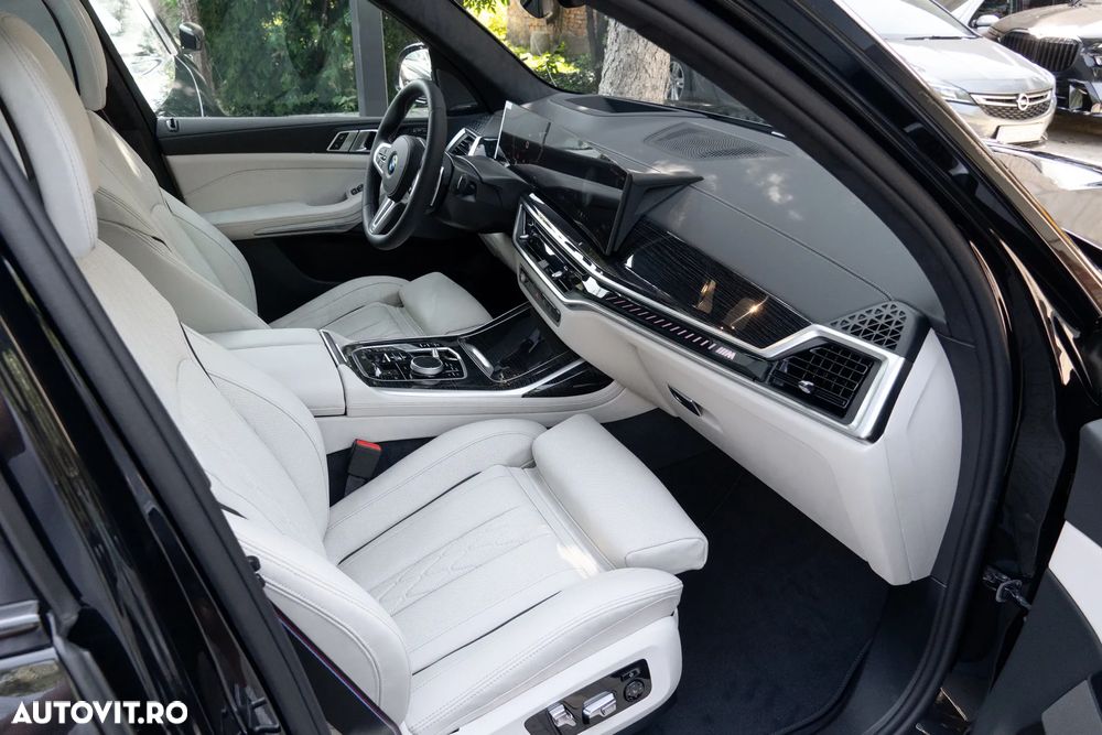 BMW X7 M60i xDrive AT MHEV - 14