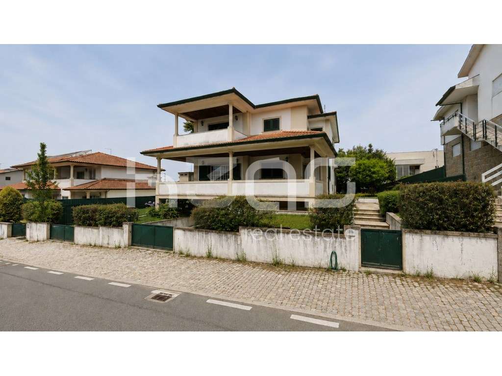 EXCELENTE OPORTUNIDADE | Moradia T4 com Garagem para 3 Viaturas ent... - Grande imagem: 3/39