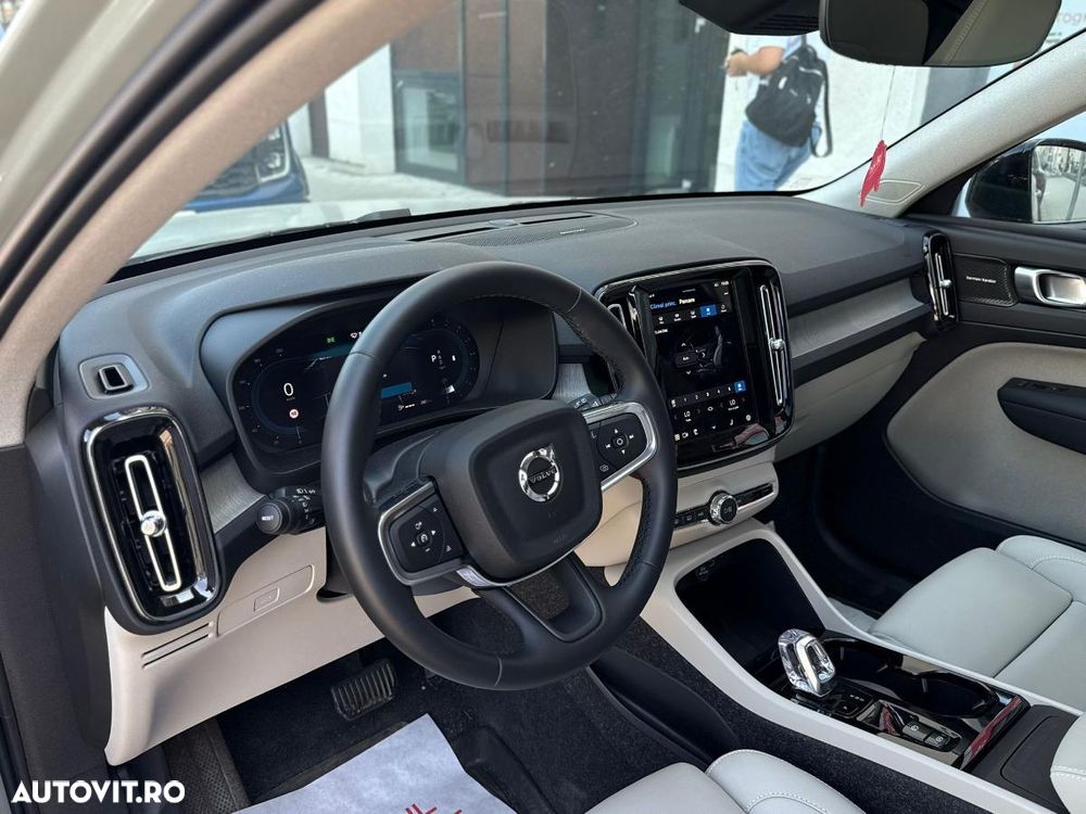 Volvo XC 40 B4 AT FWD MHEV Plus Dark - 16