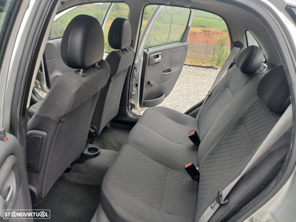 Opel Corsa 1.2 16V Cosmo - 3