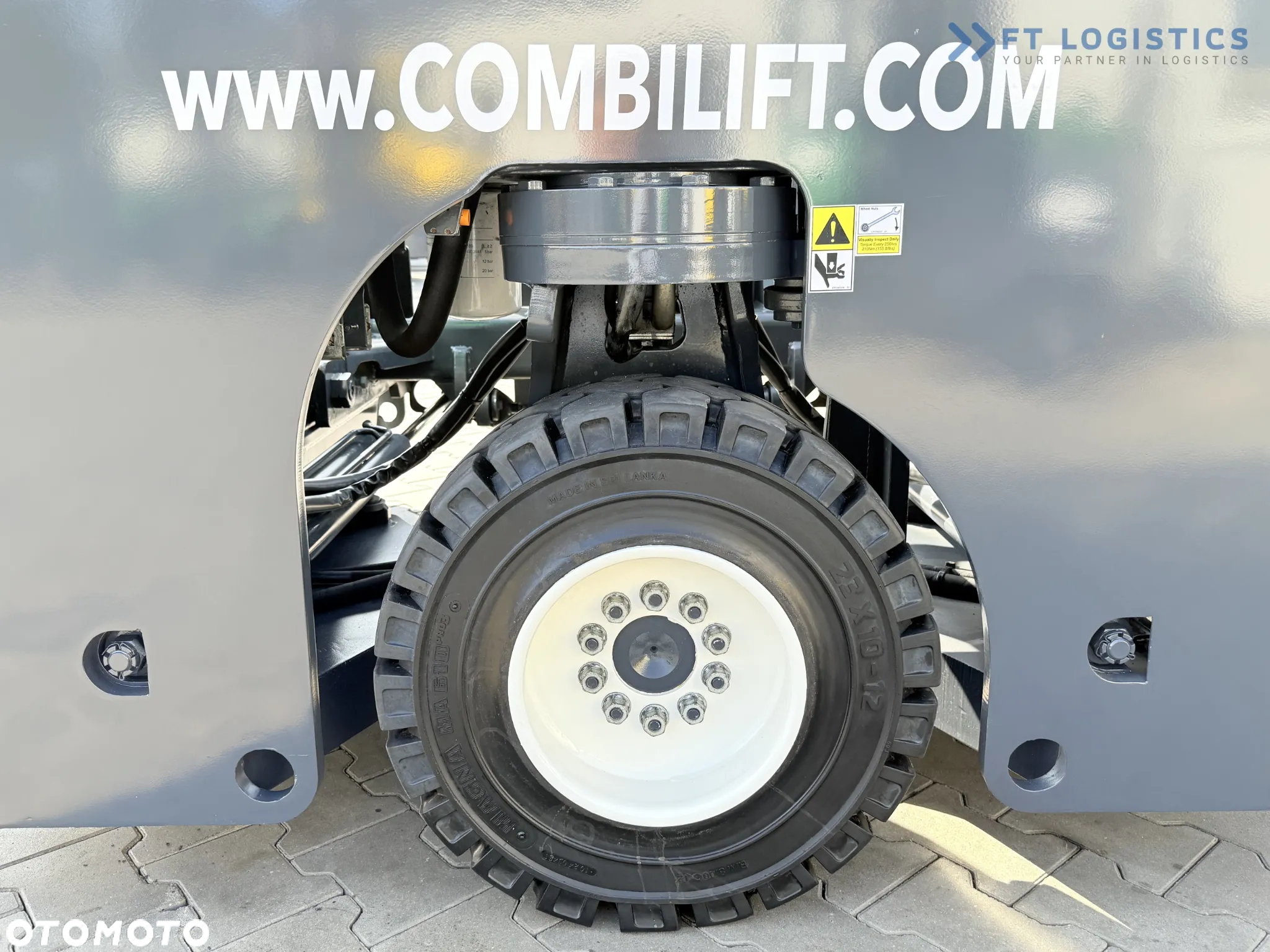 Combilift C2500 / GAS / TRIPLEX 4900MM / WOLNY SKOK /JEDYNE 2446 MOTOGODZIN /  POZYCJONER WIDEŁ / PEŁNA KABINA / STAN IDEALNY / Szeroka oferta wózków czterokierunkowych i bocznych, dopasowanych do różnorodnych potrzeb i zastosowań - 32