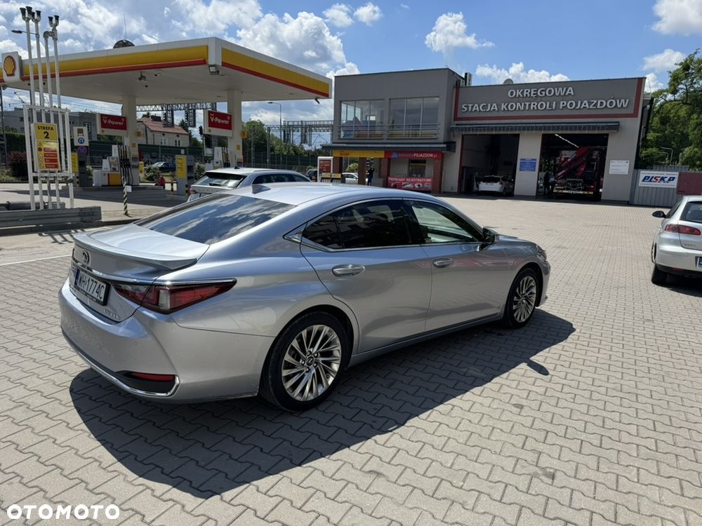 Lexus ES 300h Prestige - 11