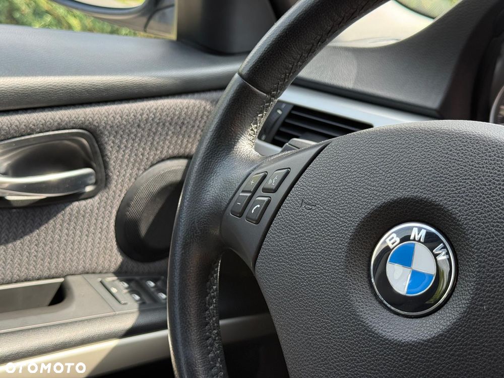 BMW Seria 3 320d - 25