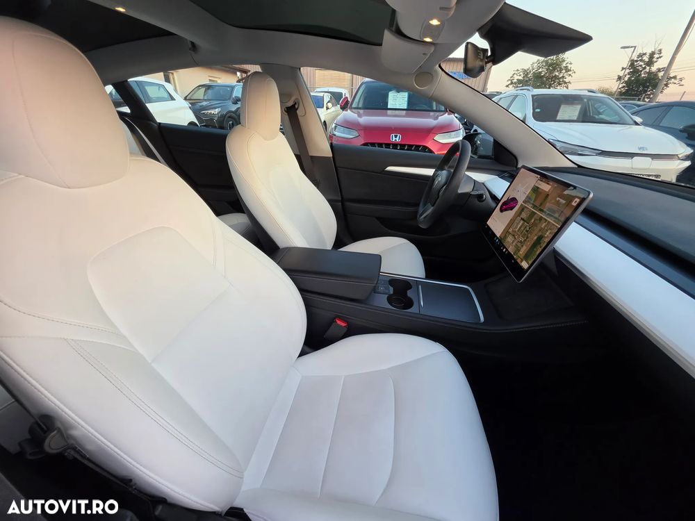 Tesla Model 3 - 12