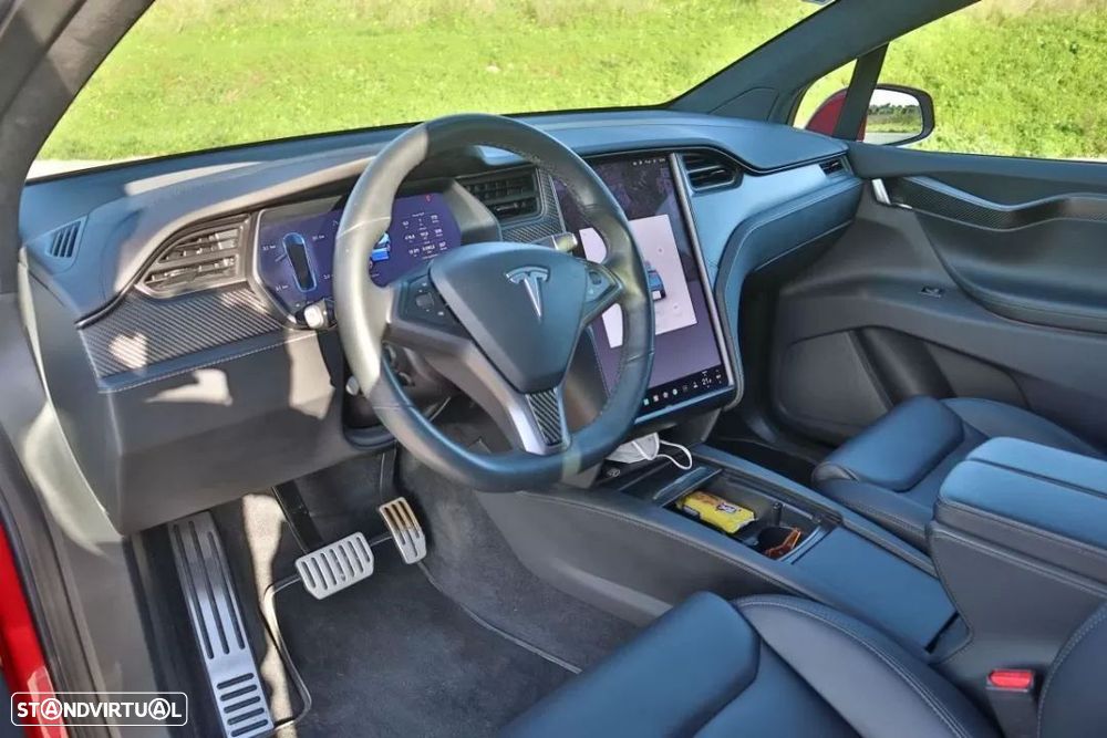 Tesla Model X - 9