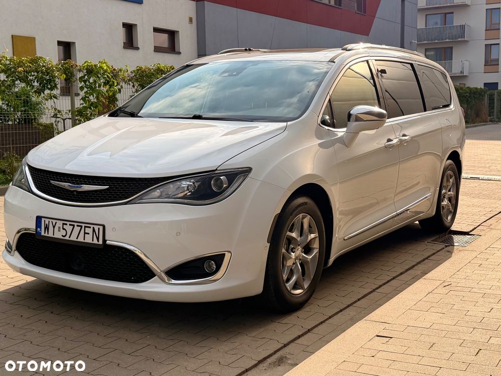 Chrysler Pacifica - 4