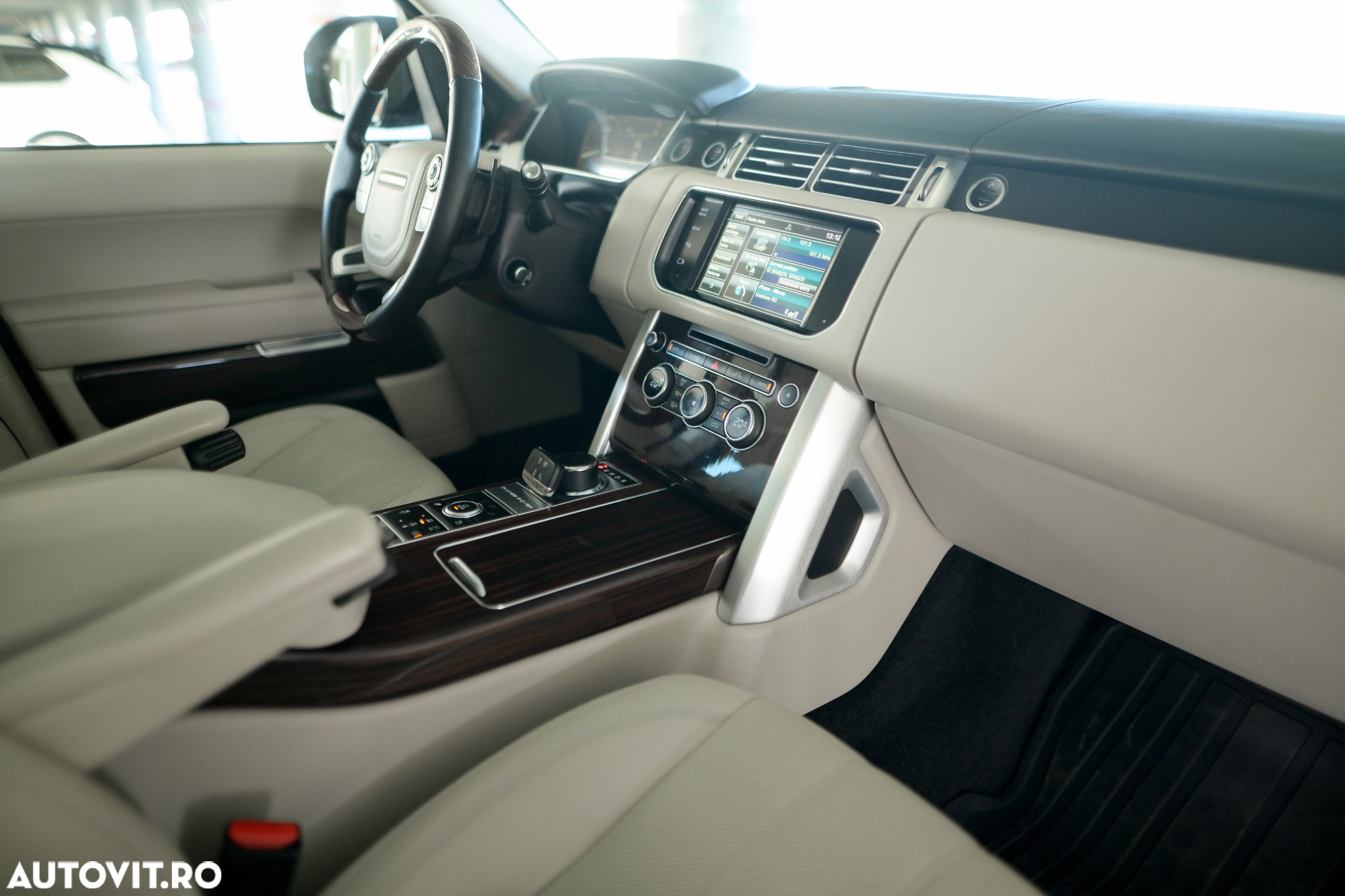Land Rover Range Rover Vogue - 28