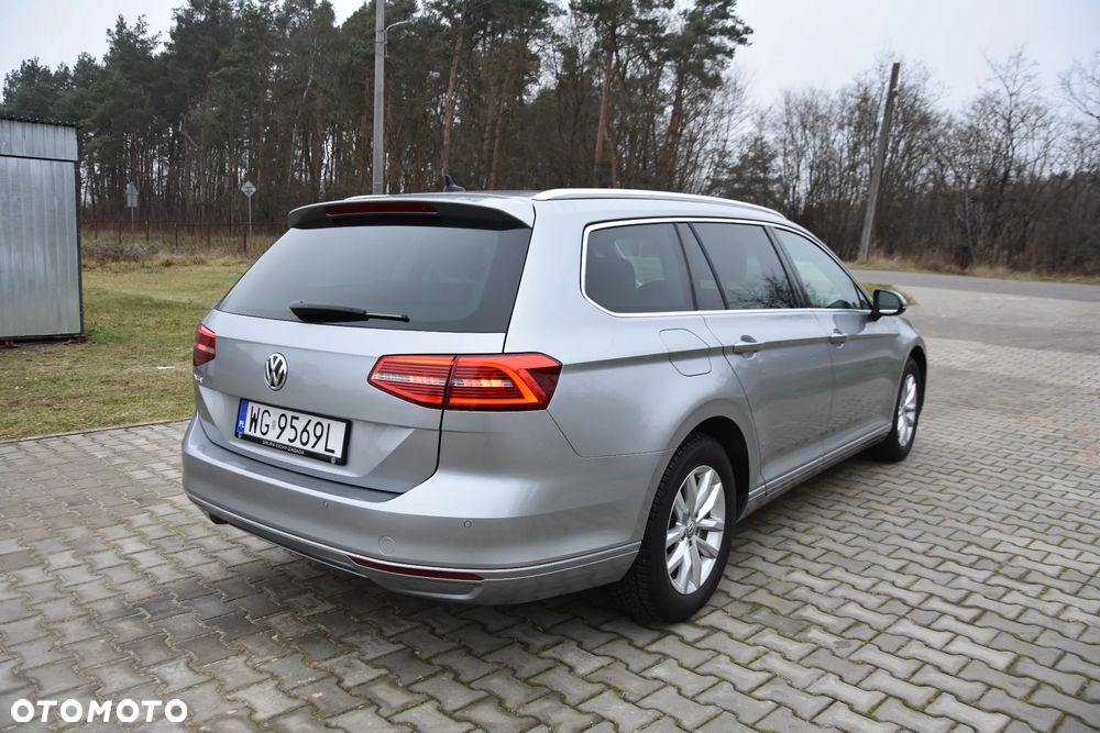 Volkswagen Passat - 4