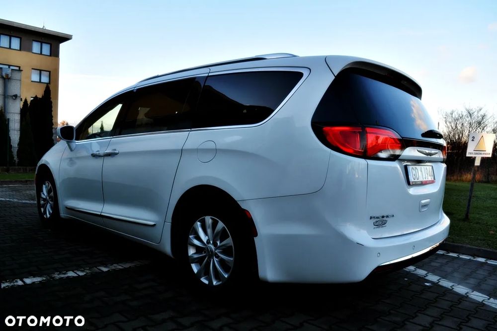 Chrysler Pacifica - 20